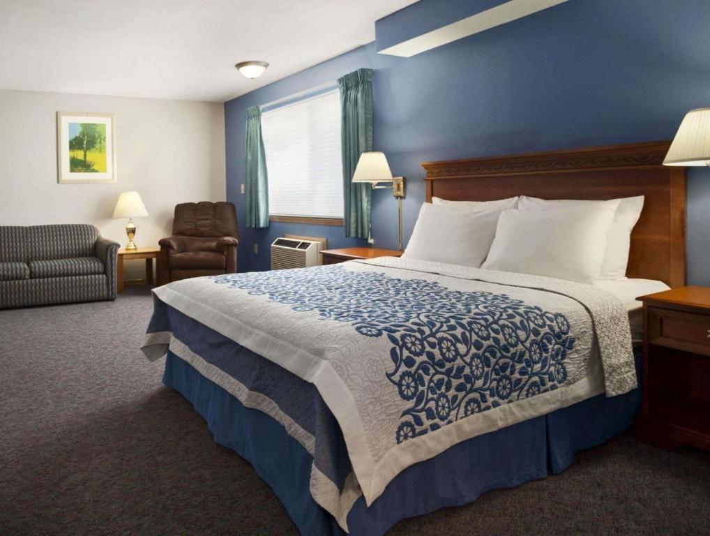 Days Inn By Wyndham Lacey Olympia Area Экстерьер фото