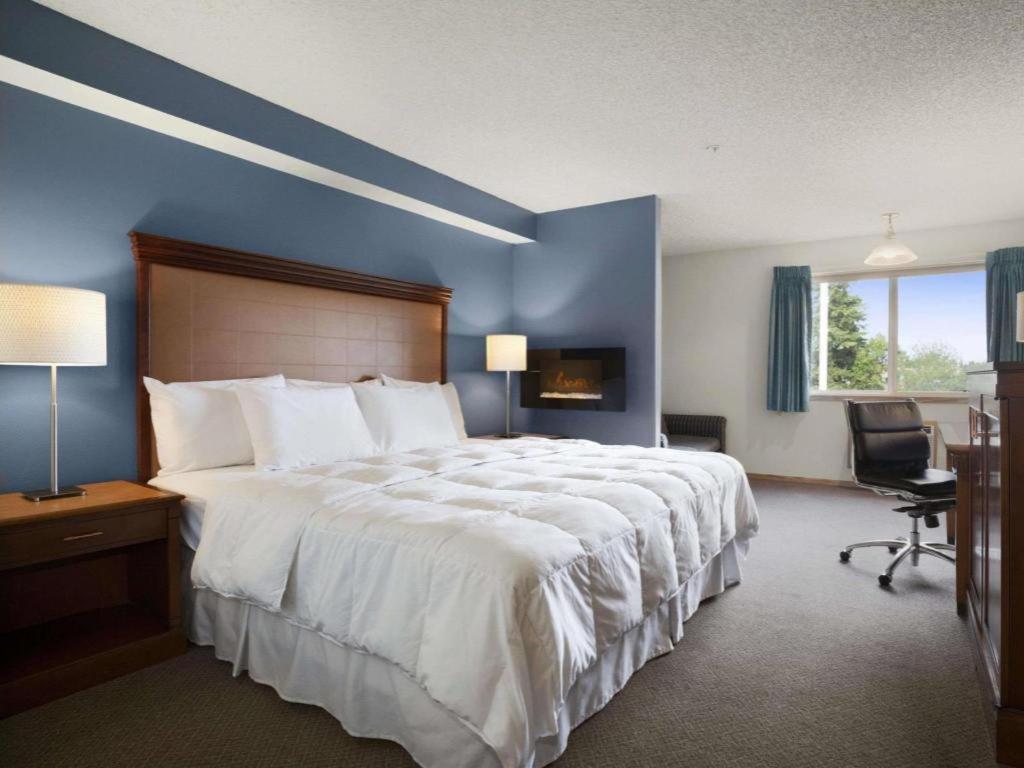 Days Inn By Wyndham Lacey Olympia Area Экстерьер фото
