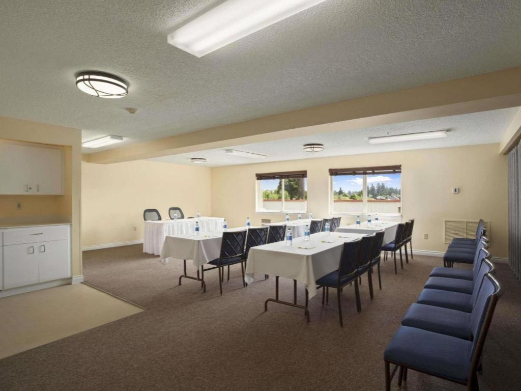 Days Inn By Wyndham Lacey Olympia Area Экстерьер фото