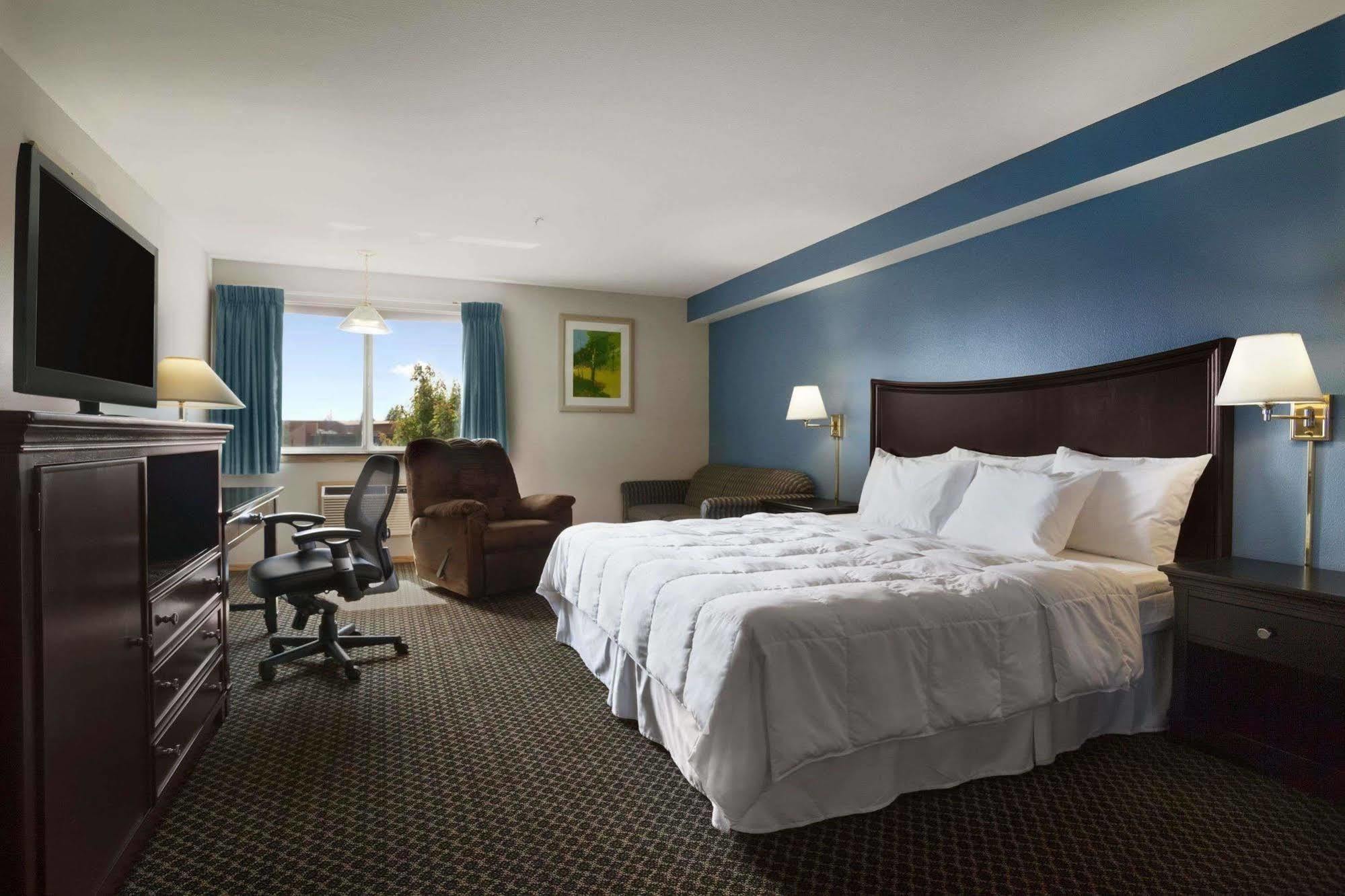 Days Inn By Wyndham Lacey Olympia Area Экстерьер фото
